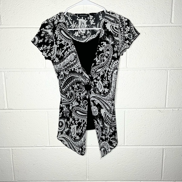 Notations Tops - < Y2K Notations Black and White Paisley Blouse >